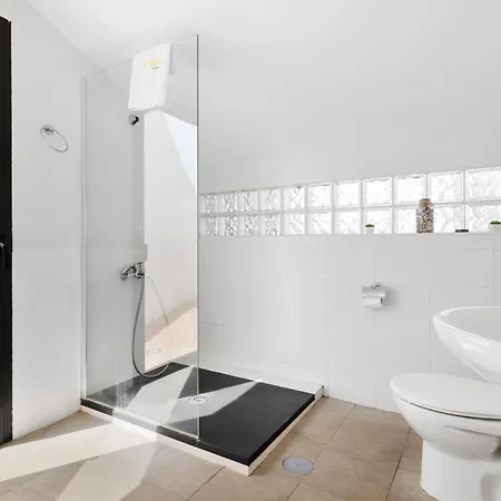 아파트 Vivi Homes - La Roca Pool, Terrace, Golf & Sea View