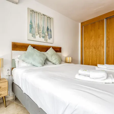 아파트 Vivi Homes - La Roca Pool, Terrace, Golf & Sea View 푸엔히롤라